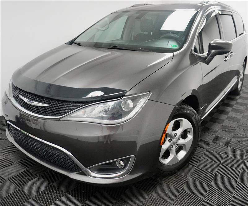 Used 2017 Chrysler Pacifica Touring-L Plus FWD image 2