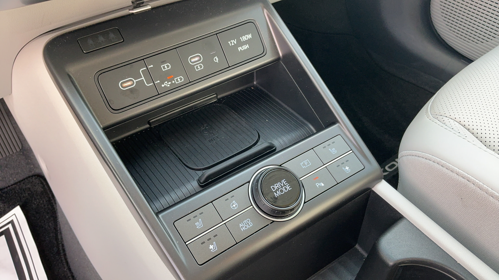 Used 2024 Hyundai Kona Limited FWD image 29