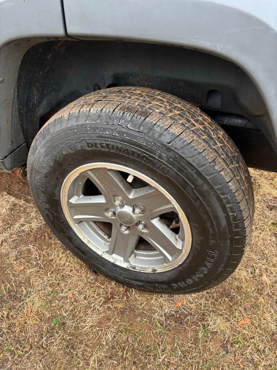 Used 2005 Jeep Liberty Renegade image 32