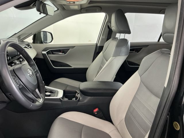 Used 2020 Toyota RAV4 Limited AWD/4WD image 16
