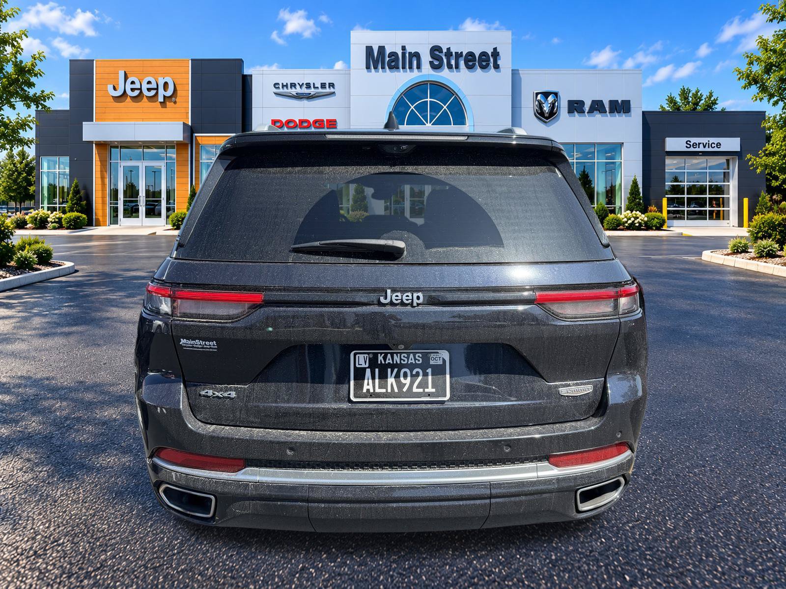 Used 2023 Jeep Grand Cherokee Summit AWD/4WD image 4