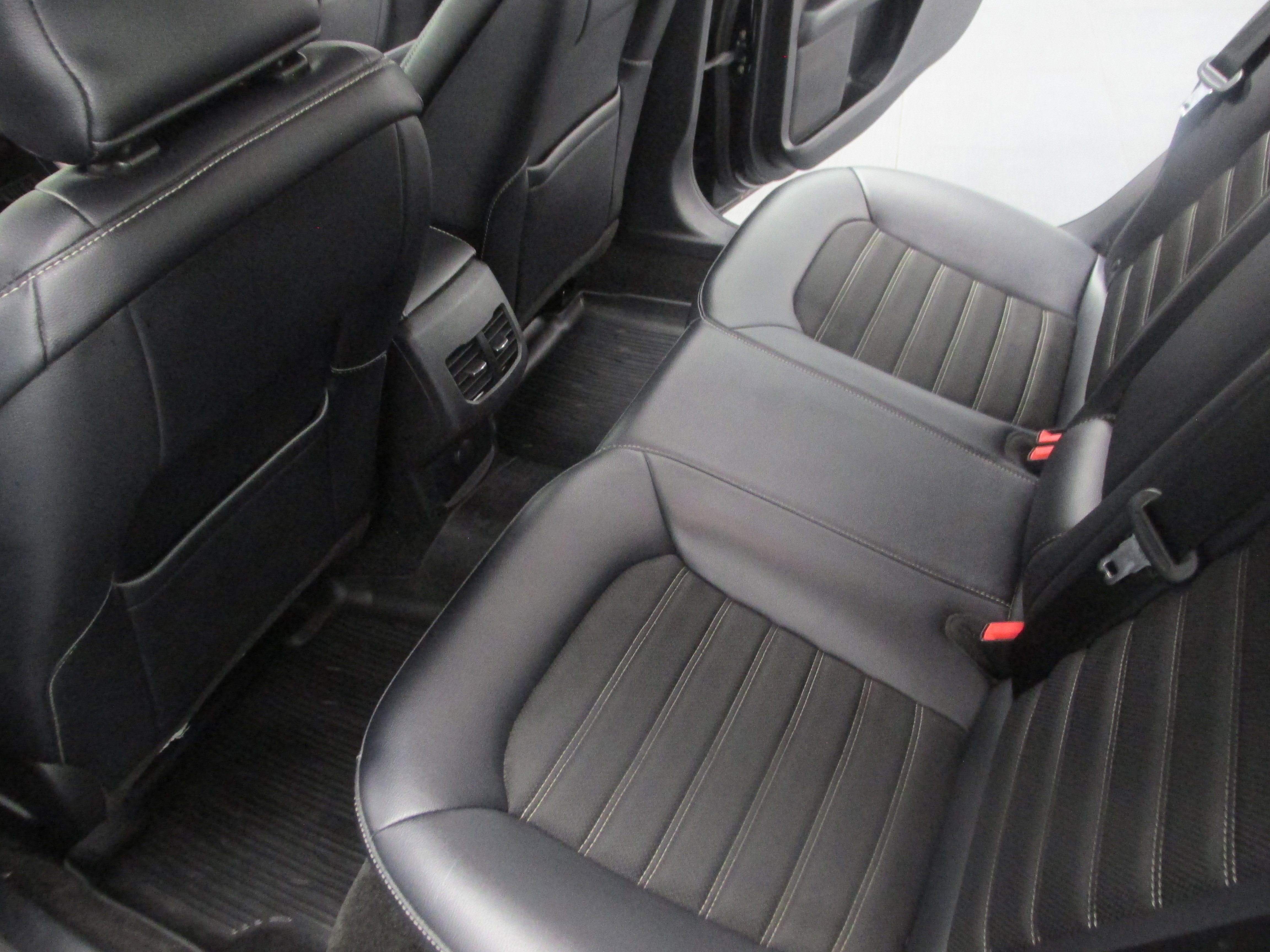 Used 2018 Ford Fusion SE w/ Equipment Group 201A FWD image 25