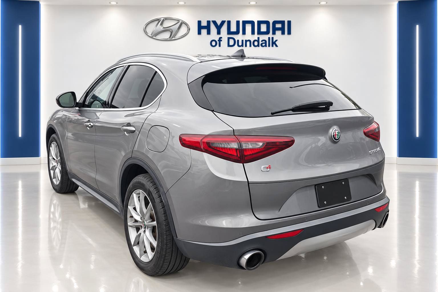 Used 2018 Alfa Romeo Stelvio Ti AWD/4WD image 2