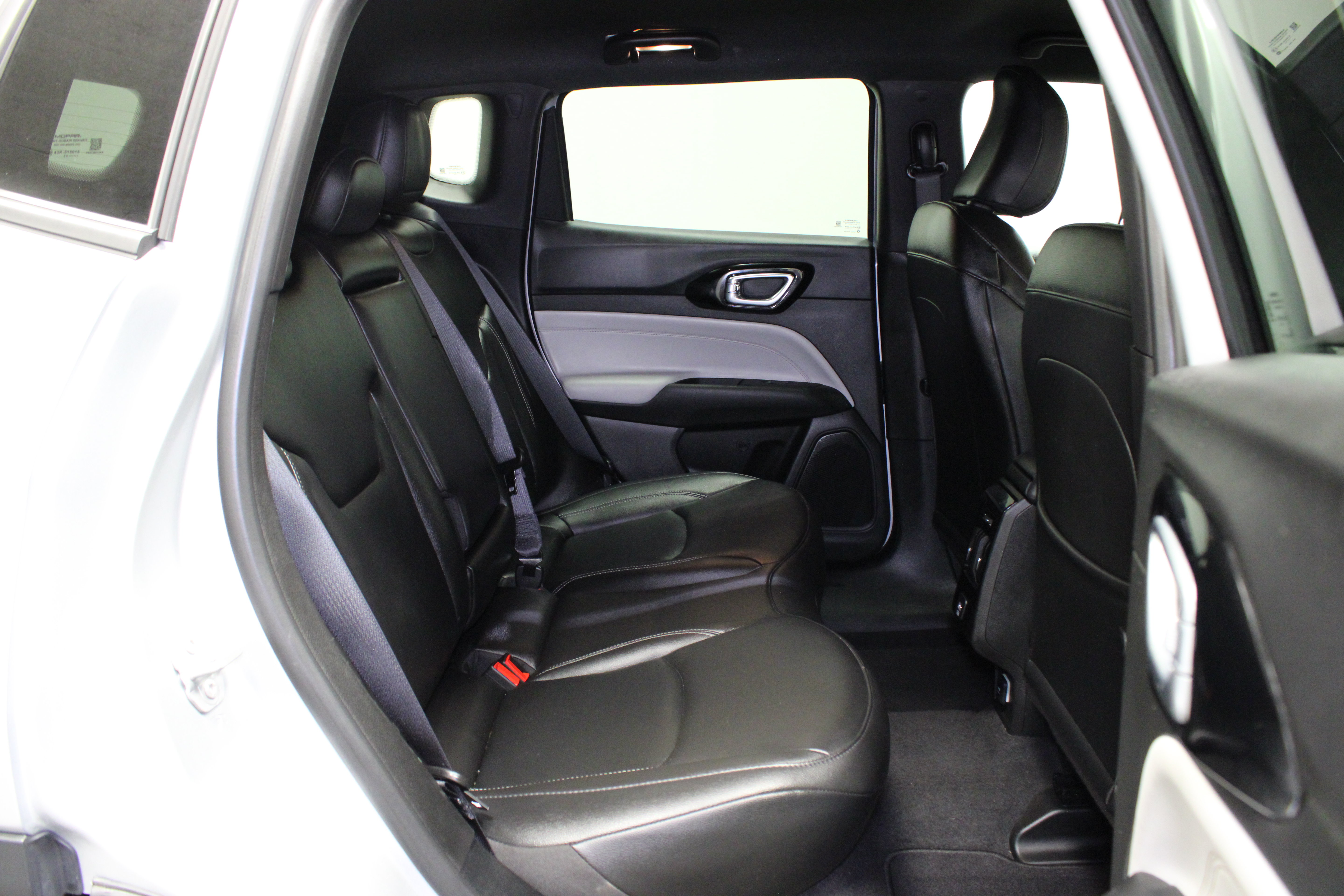 Used 2025 Jeep Compass Limited AWD/4WD image 14