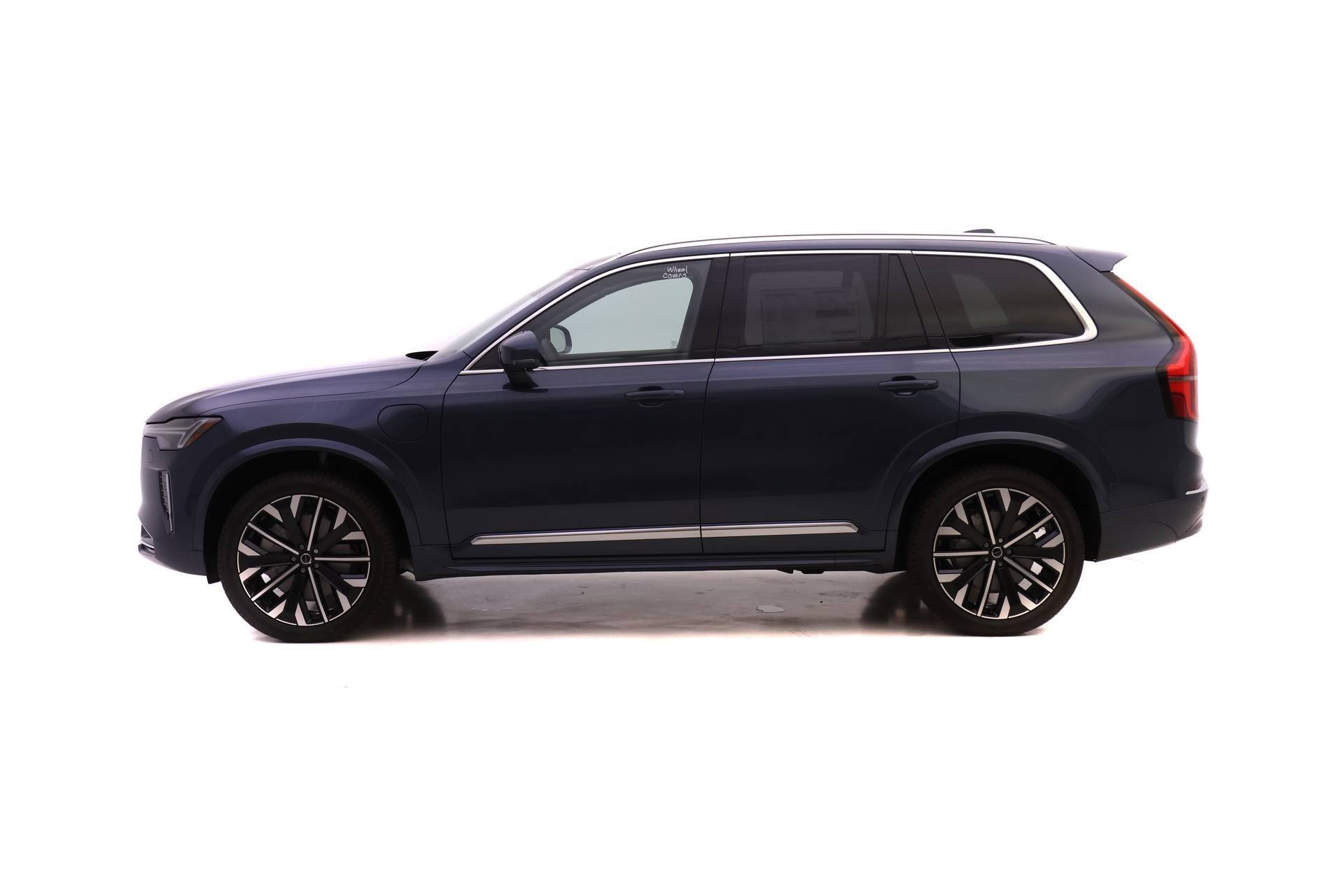 New 2026 Volvo XC90 T8 Plus image 3