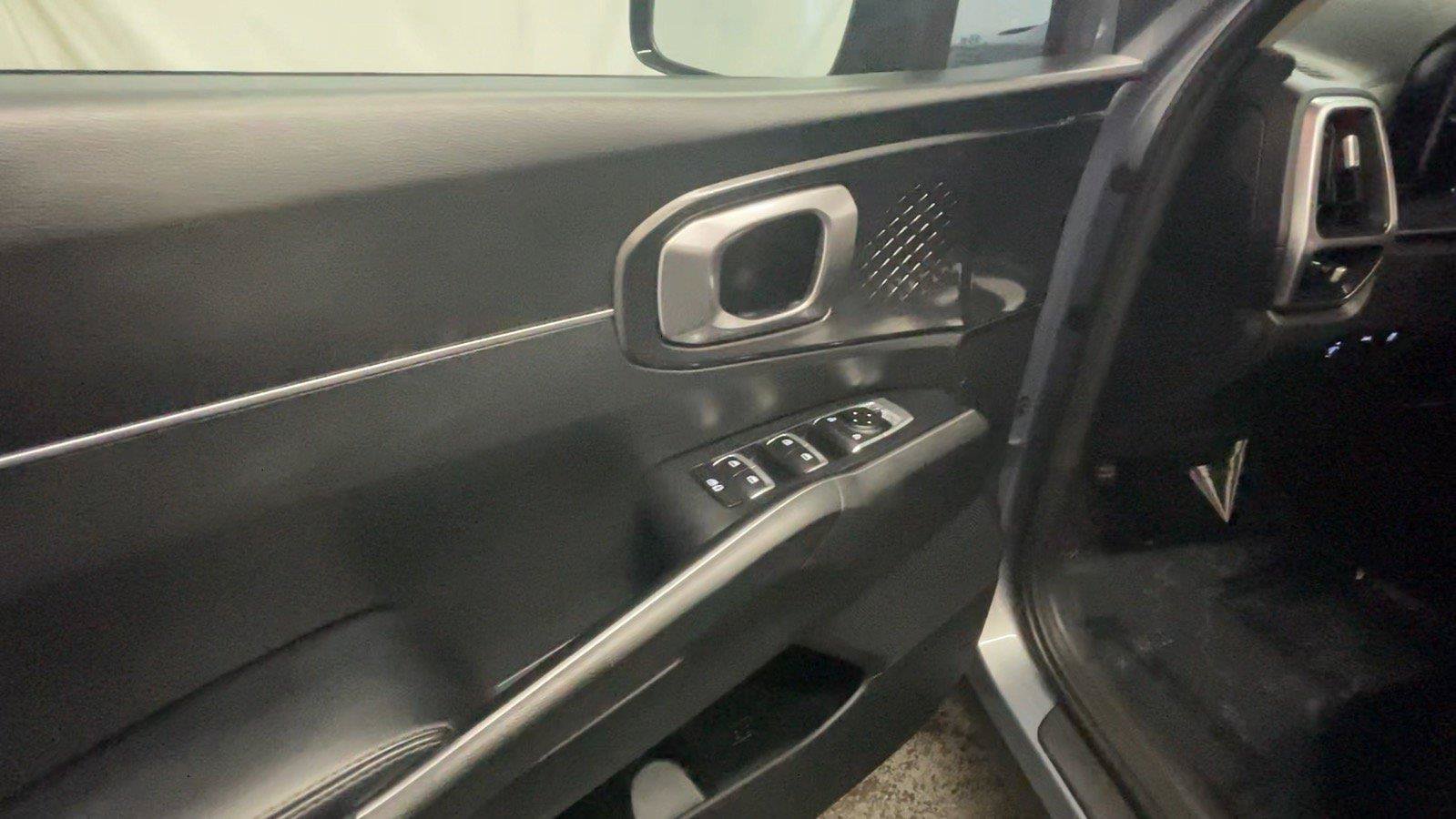 Used 2021 Kia Sorento S w/ Panoramic Sunroof Package AWD/4WD image 28