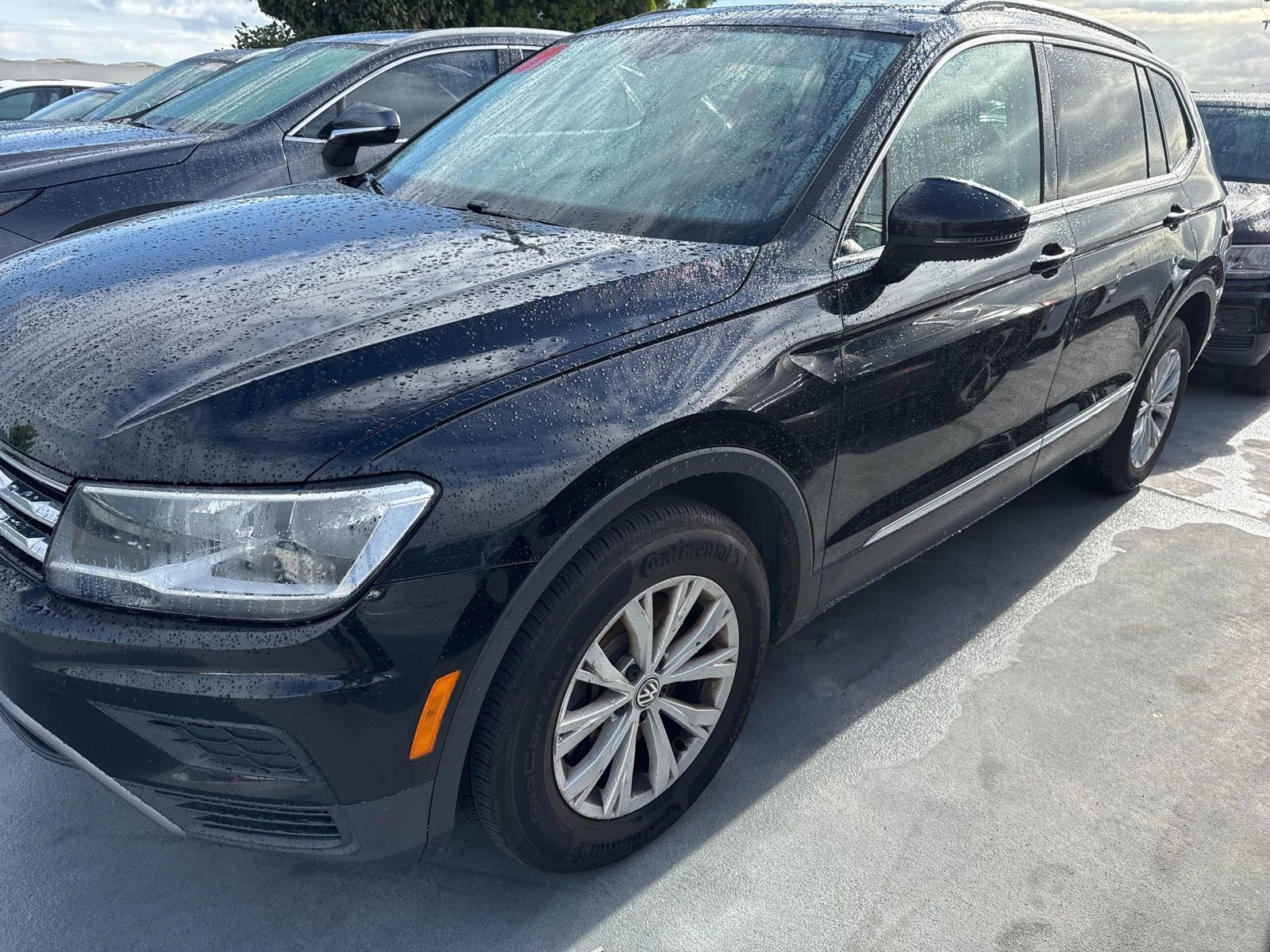 Used 2018 Volkswagen Tiguan SE w/ Panoramic Sunroof Package image 2