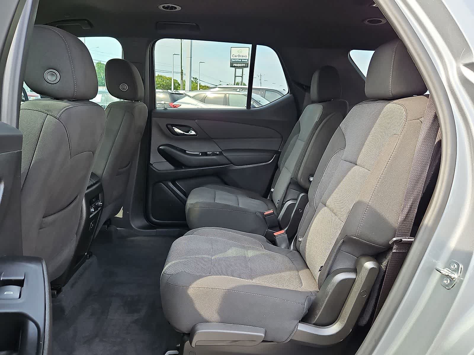 Used 2023 Chevrolet Traverse LT FWD image 29