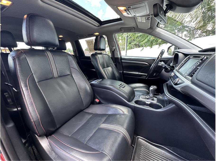 Used 2019 Toyota Highlander SE AWD/4WD image 15