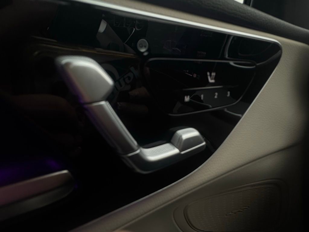 Used 2025 Mercedes-Benz GLC 300 4MATIC image 6