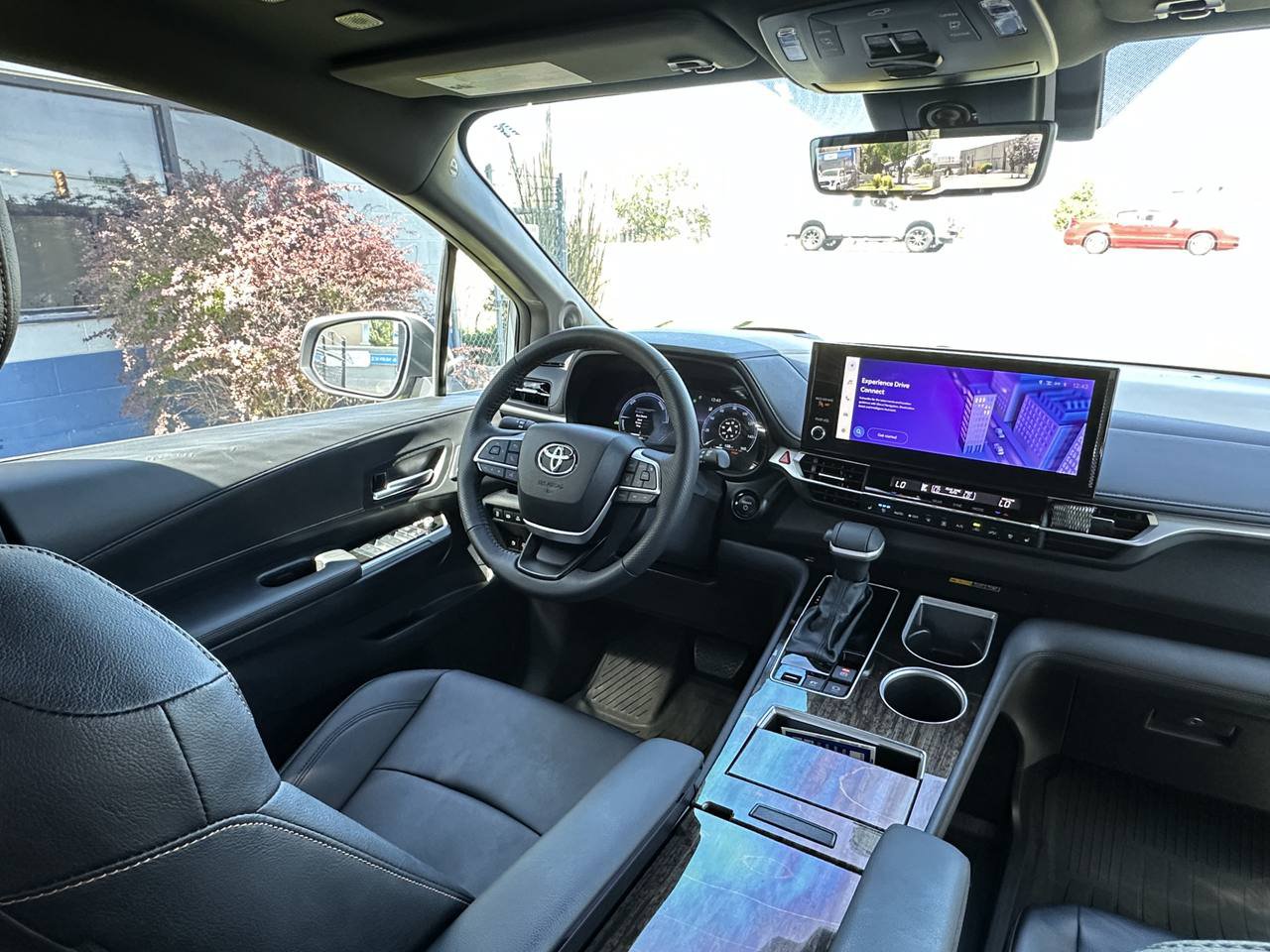 Used 2025 Toyota Sienna Platinum AWD/4WD image 33