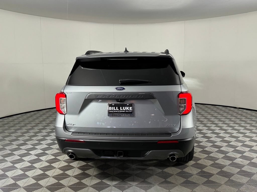 Used 2023 Ford Explorer XLT w/ Equipment Group 202A AWD/4WD image 7