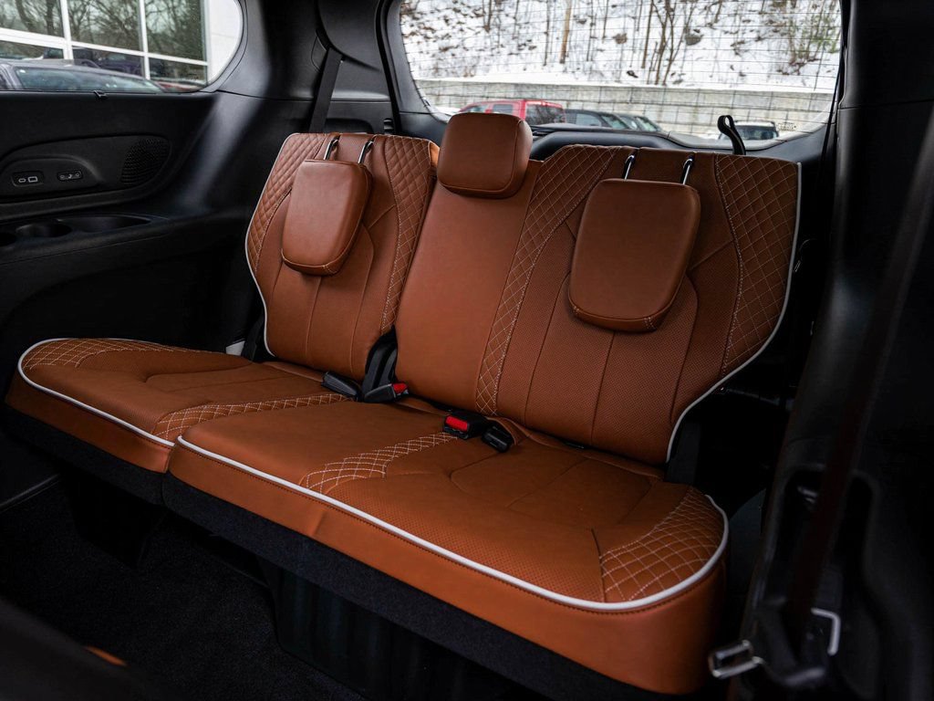 New 2026 Chrysler Pacifica Pinnacle AWD/4WD image 26