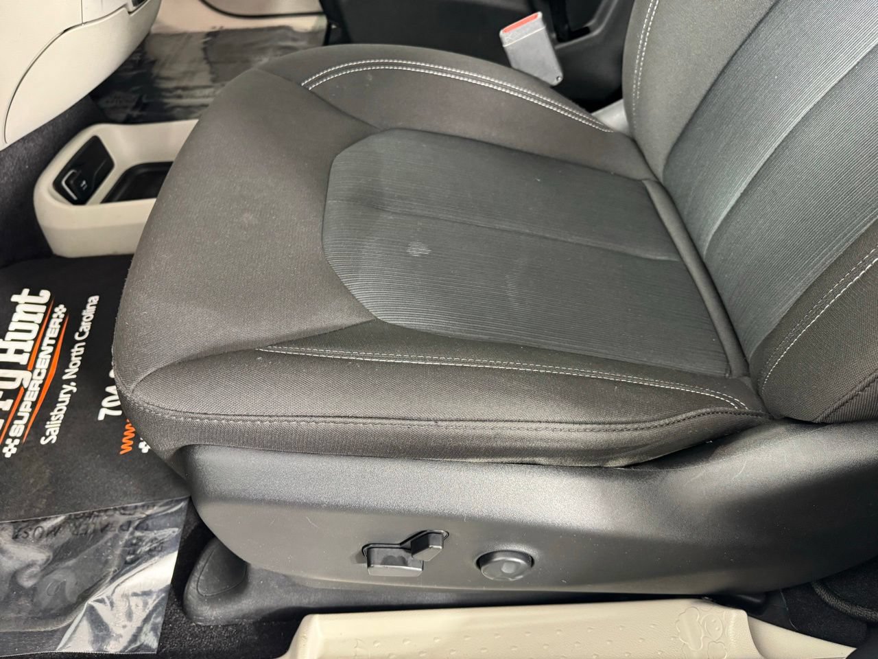 Used 2023 Chrysler Voyager LX FWD image 11
