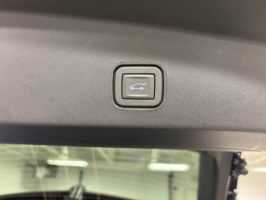 New 2026 Cadillac Lyriq Premium Luxury image 18