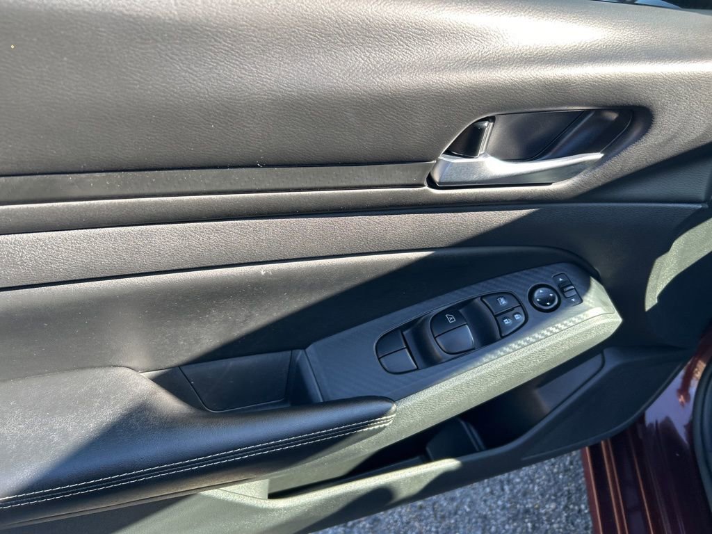 Used 2024 Nissan Altima 2.5 SV image 16