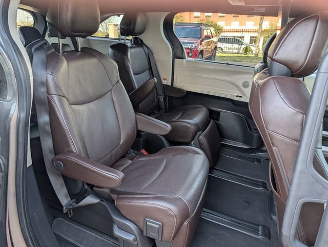 Used 2023 Toyota Sienna Platinum image 33
