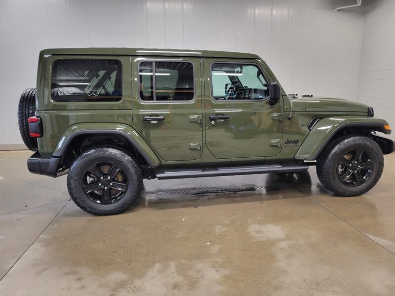 Used 2023 Jeep Wrangler Unlimited Sahara AWD/4WD image 10
