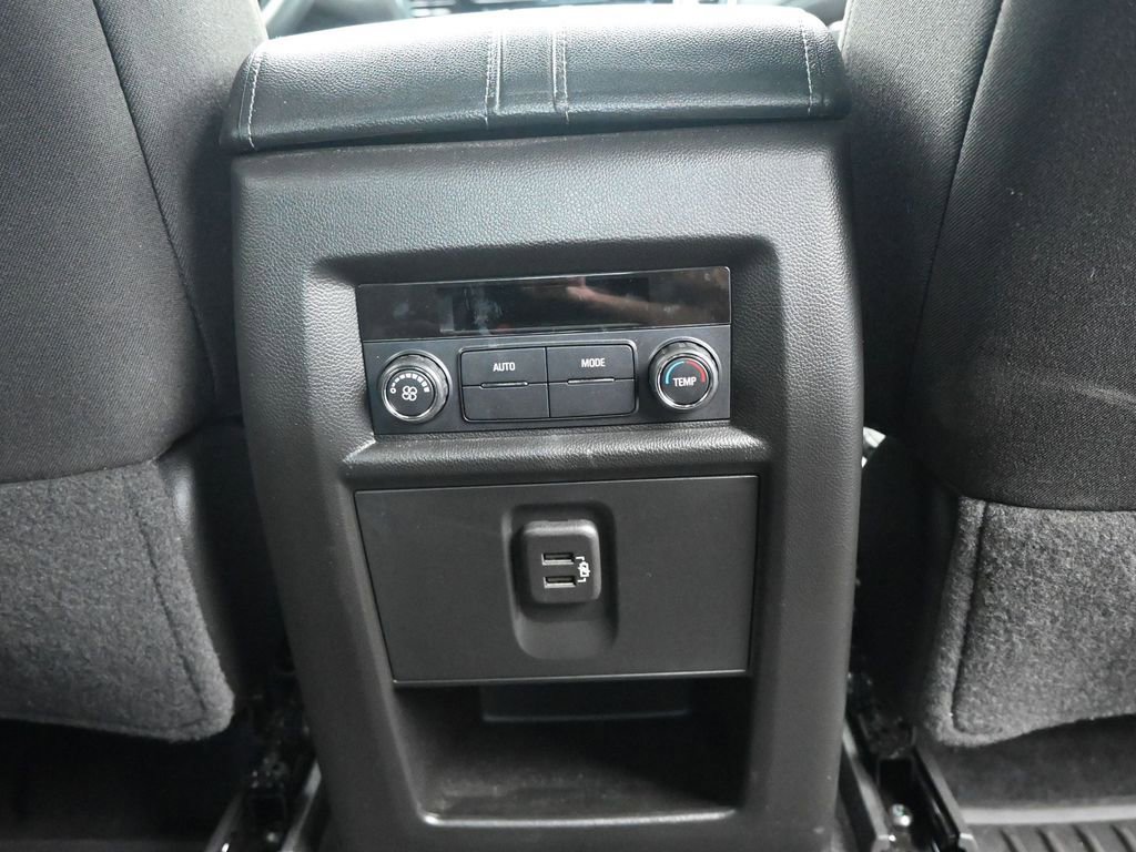 Used 2023 Chevrolet Traverse LT image 16