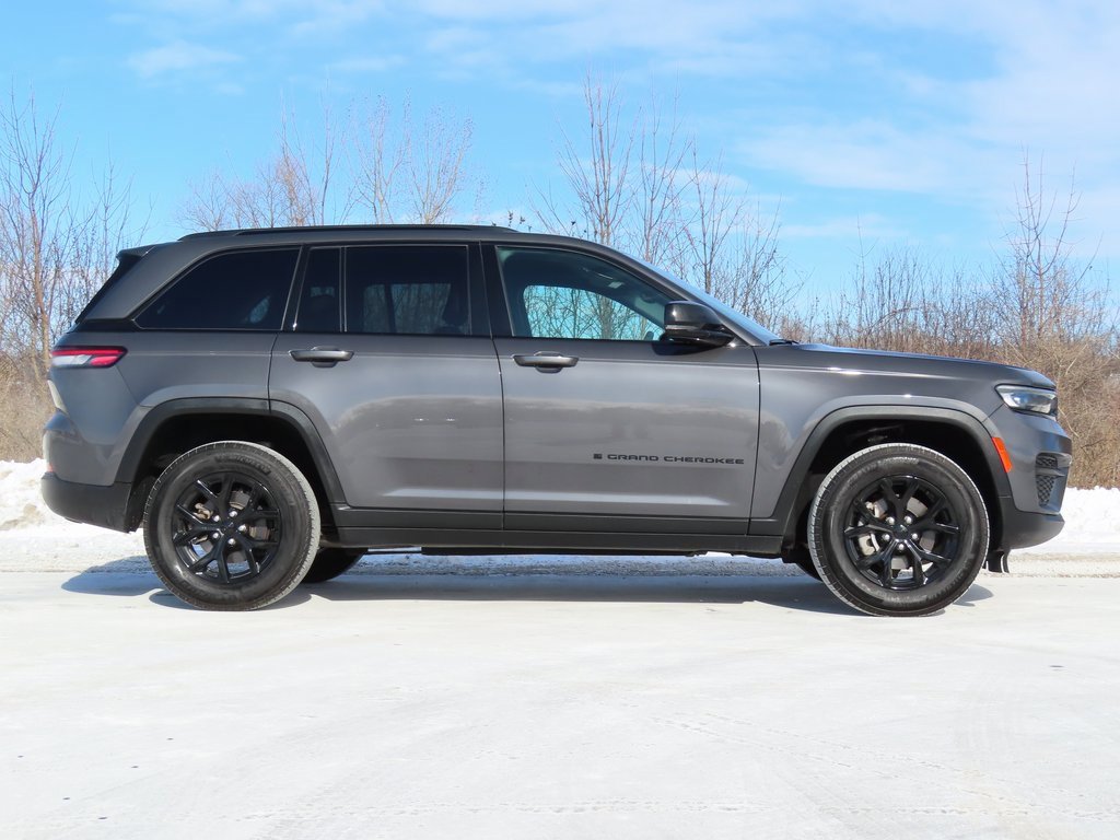 Certified 2024 Jeep Grand Cherokee Altitude image 2