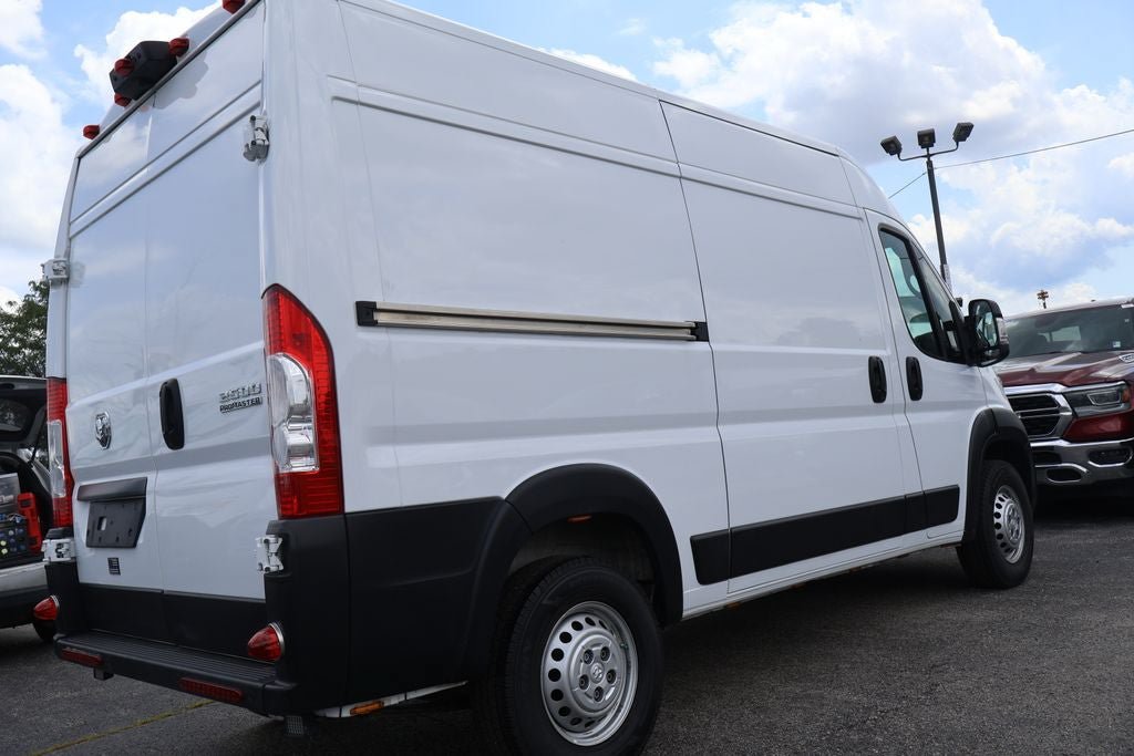 Used 2026 RAM ProMaster 2500 w/ Premium Convenience Group FWD image 3