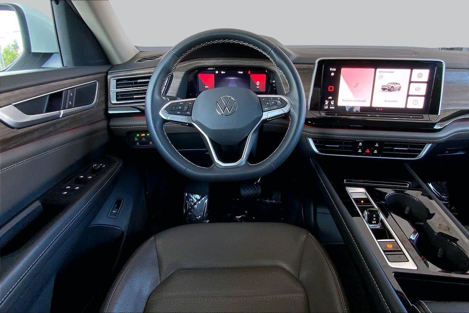 Used 2025 Volkswagen Atlas SEL AWD/4WD image 6