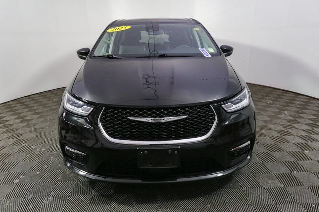 Used 2023 Chrysler Pacifica Touring-L FWD image 4