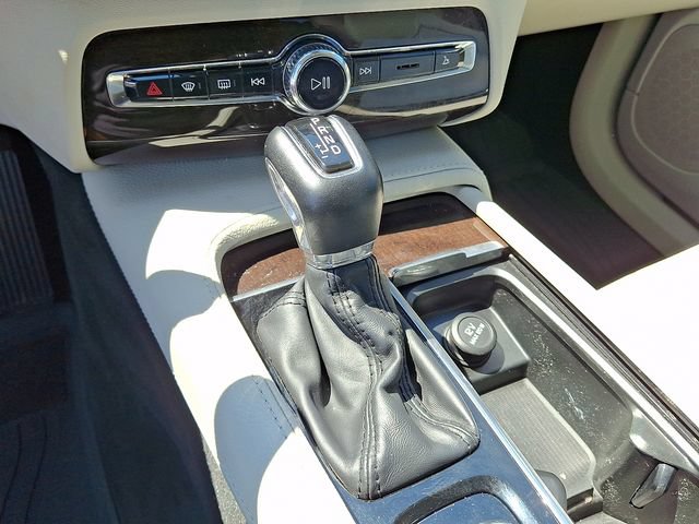 Used 2019 Volvo XC90 T5 Momentum w/ Advanced Package AWD/4WD image 12