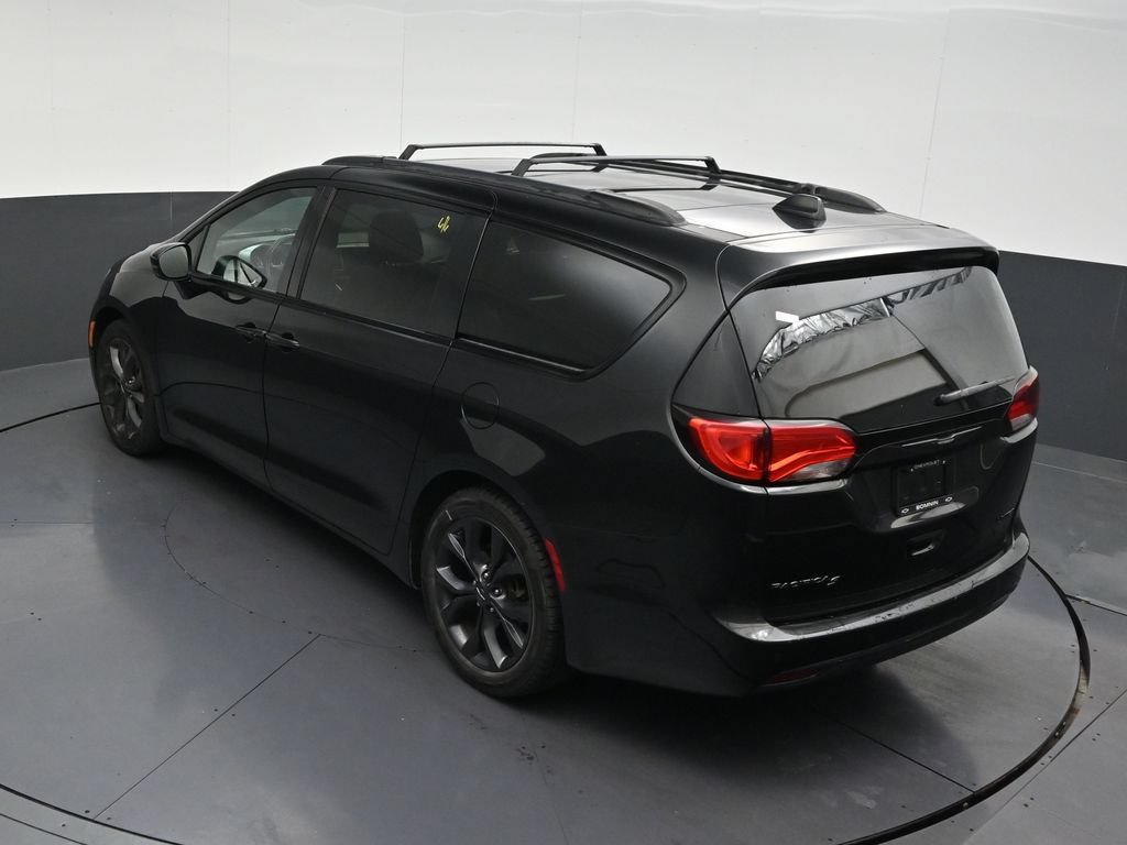 Used 2019 Chrysler Pacifica Limited w/ Advanced Safetytec Group FWD image 18