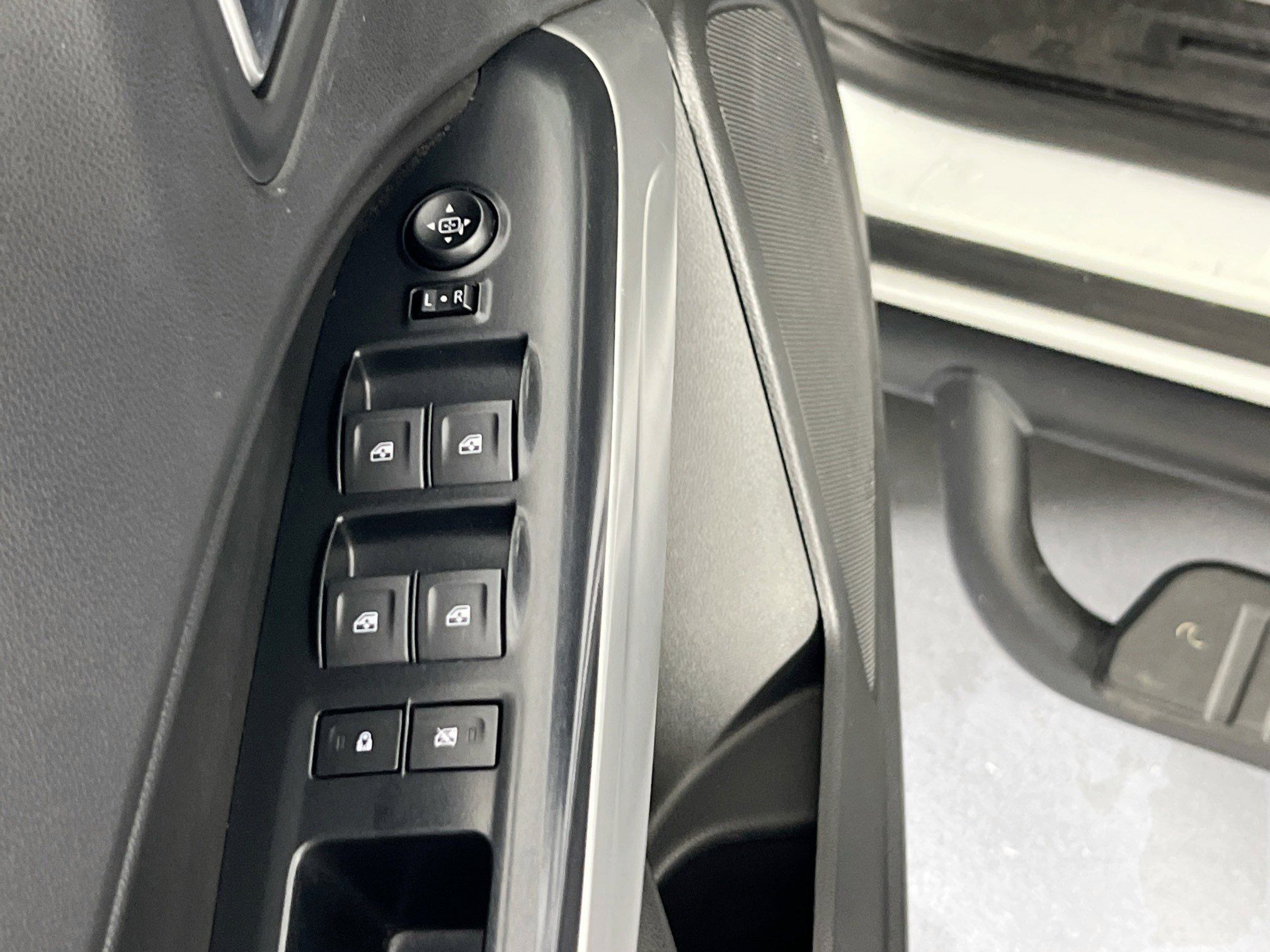 Used 2021 Chevrolet Colorado LT w/ Redline Special Edition image 17