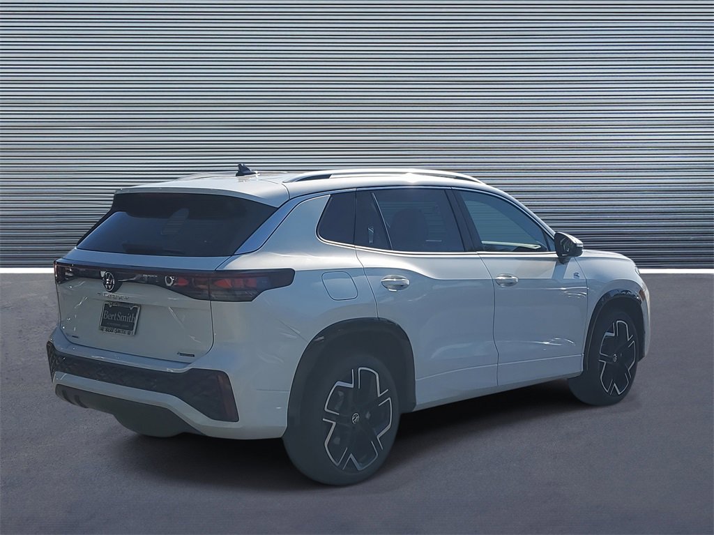 New 2026 Volkswagen Tiguan SEL R-Line image 3