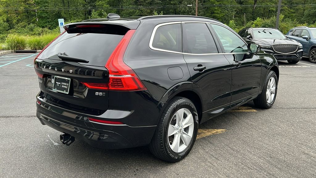Used 2022 Volvo XC60 B5 Momentum w/ Climate Package image 5