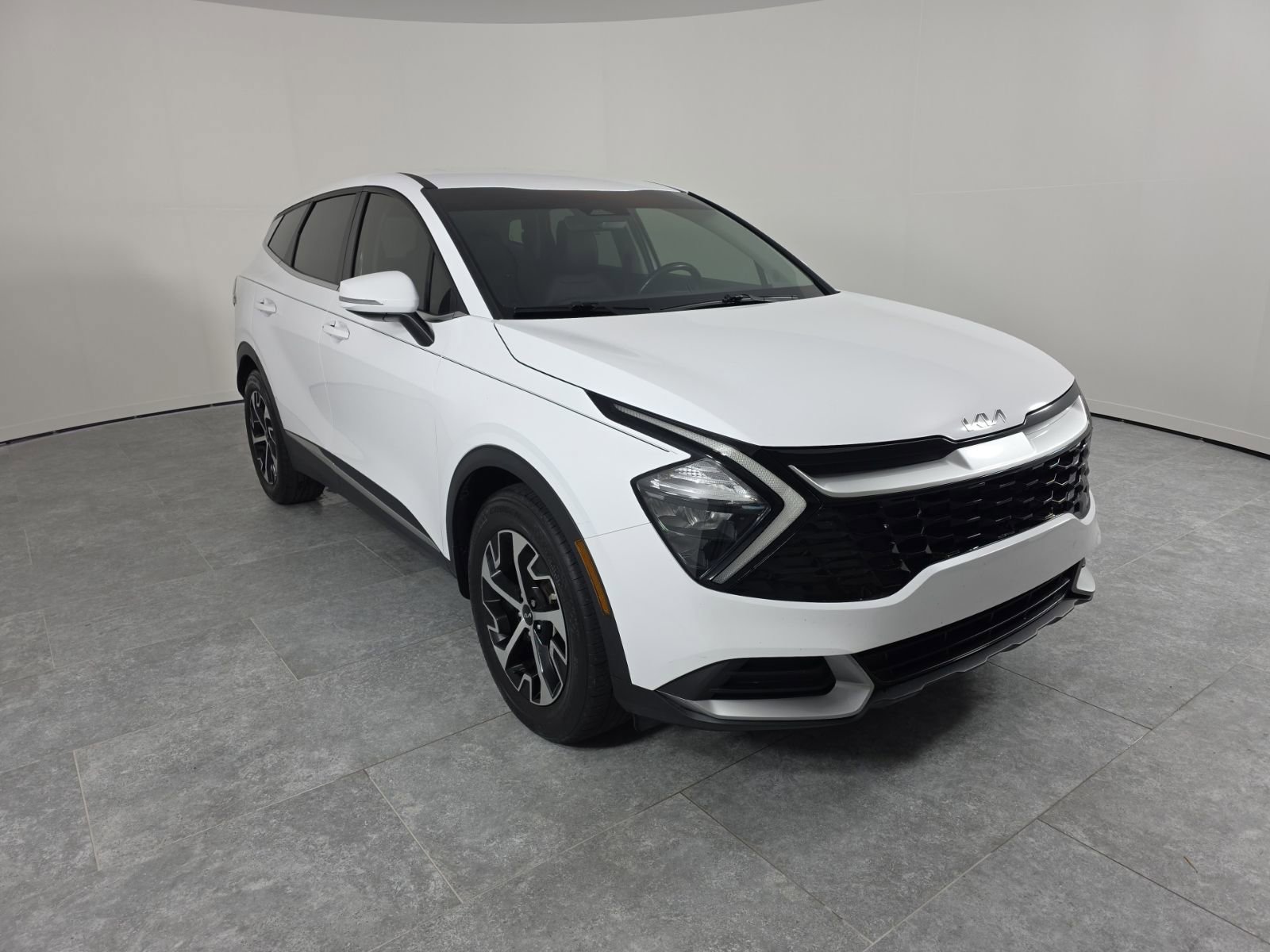 Used 2023 Kia Sportage EX image 3