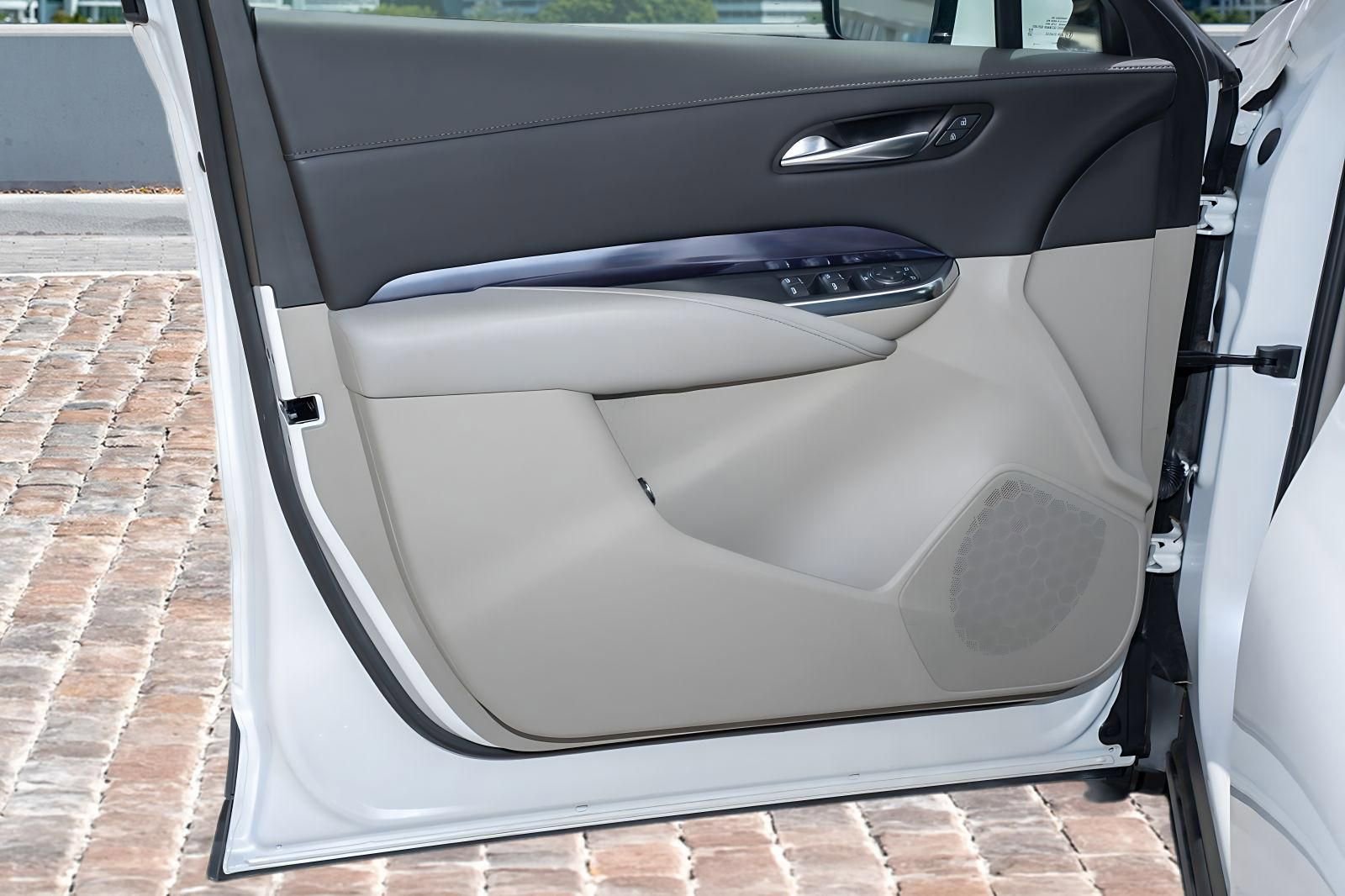 Used 2023 Cadillac XT4 Luxury w/ Driver Awareness Package FWD image 11