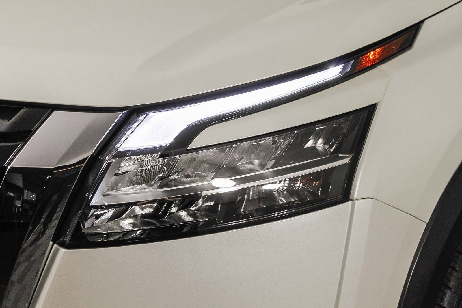 Used 2022 Nissan Pathfinder SV image 4