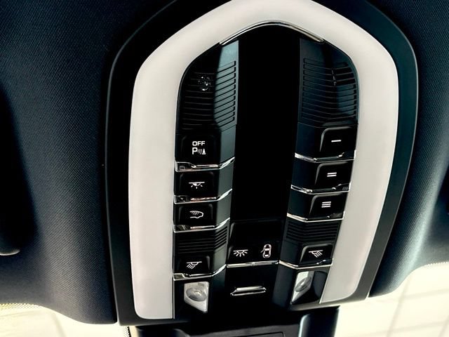 Used 2022 Porsche Macan S AWD/4WD image 32