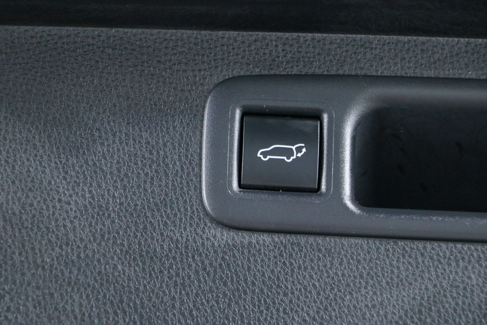 Used 2022 Toyota Highlander XLE FWD image 32
