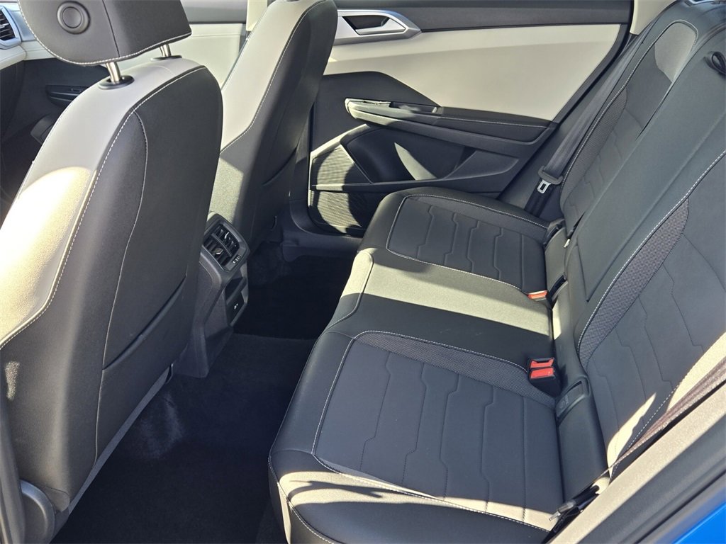Certified 2025 Volkswagen Taos SE w/ Panoramic Sunroof Package image 12
