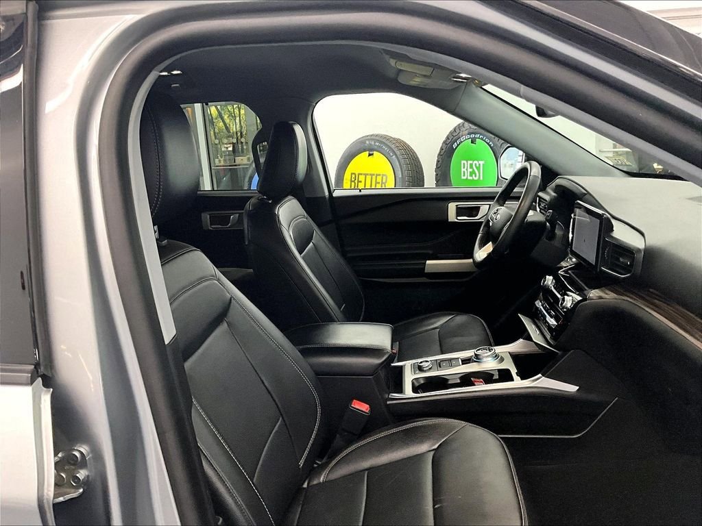 Used 2023 Ford Explorer Limited w/ Equipment Group 301A AWD/4WD image 11