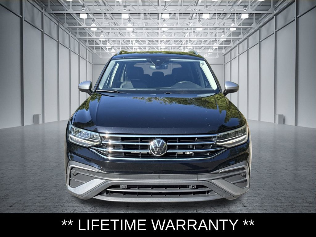 Used 2024 Volkswagen Tiguan SE FWD image 2