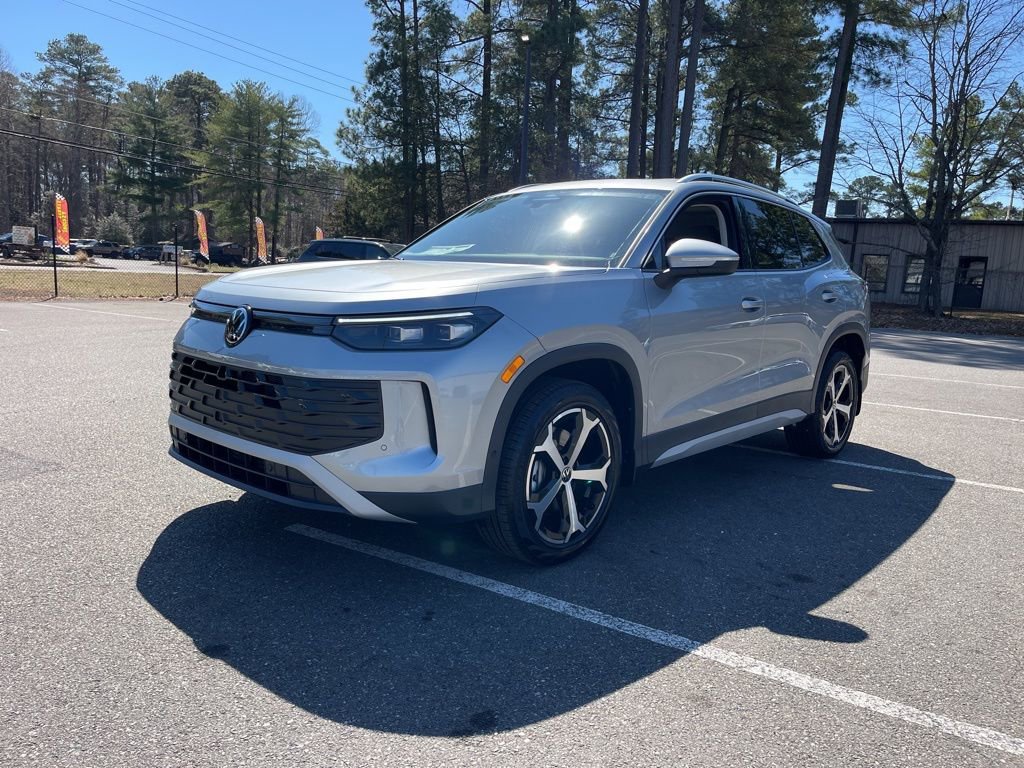 New 2026 Volkswagen Tiguan SE AWD/4WD image 2