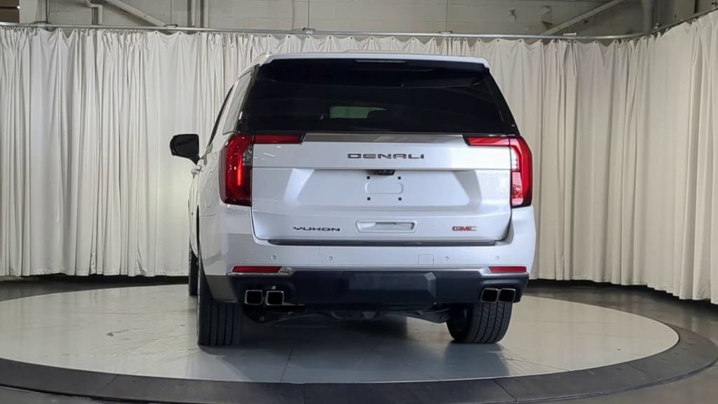 Used 2025 GMC Yukon Denali w/ Denali Reserve Package AWD/4WD image 9