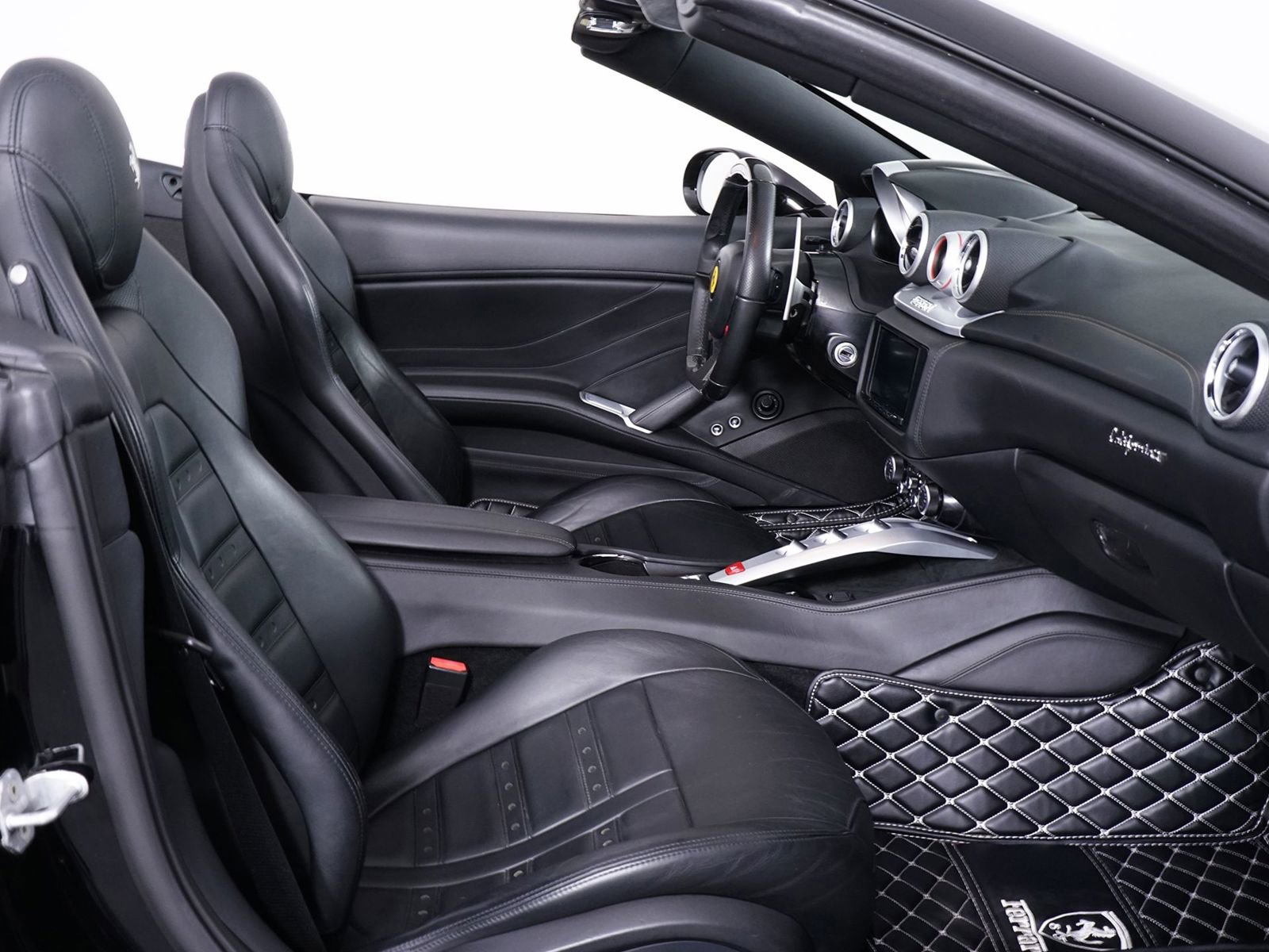 Used 2016 Ferrari California T image 33