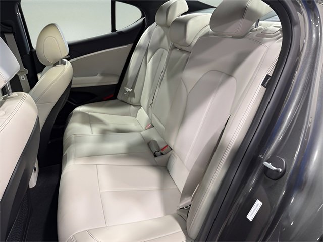 Used 2025 Genesis G70 2.5T image 29