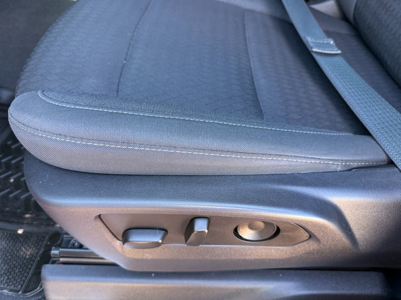 Used 2022 GMC Sierra 1500 Elevation w/ LPO, Elevation Black Package image 17