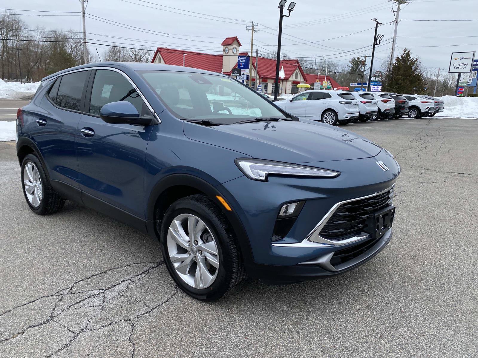 Used 2025 Buick Encore GX Preferred AWD/4WD image 9