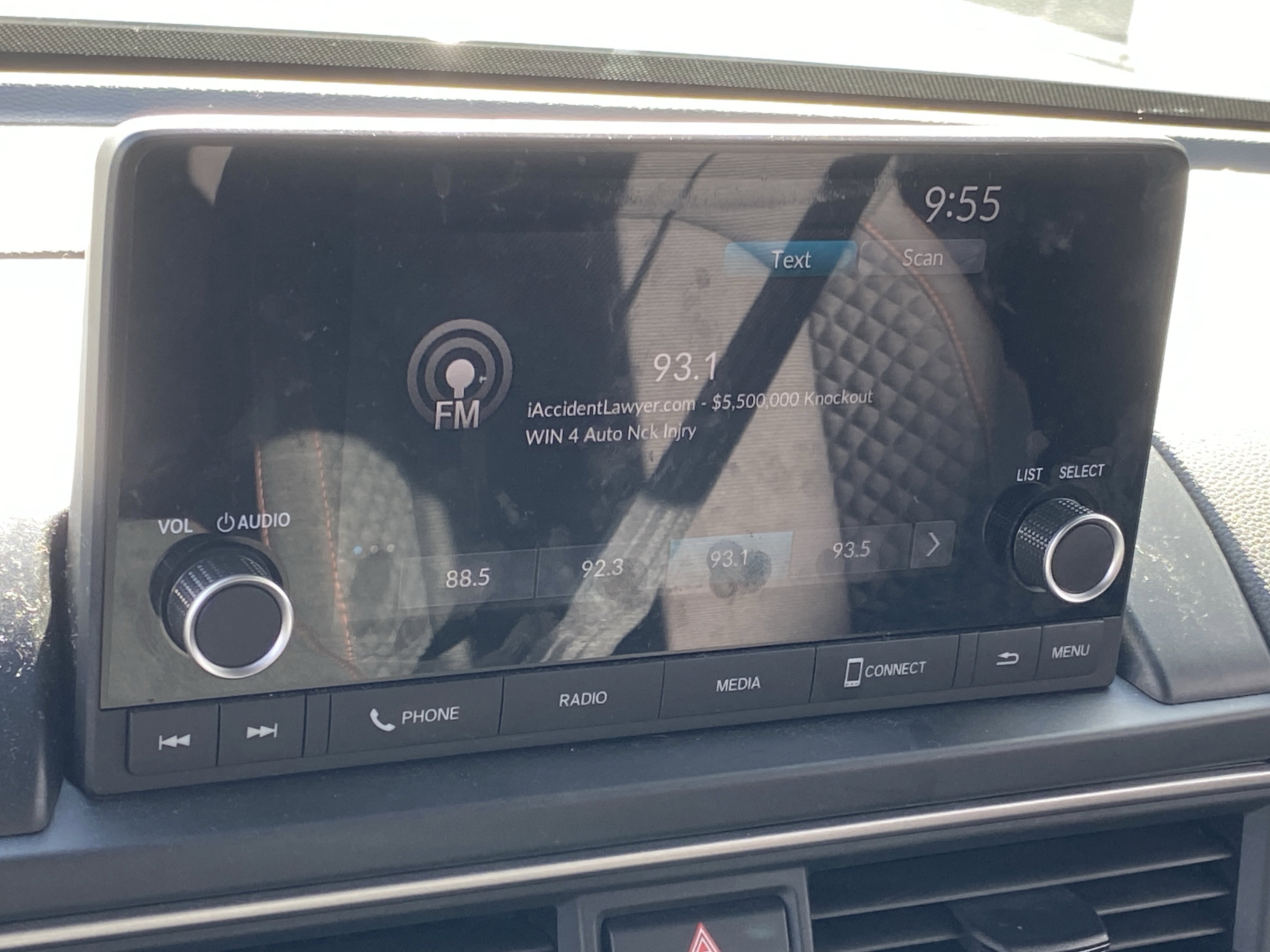 Used 2023 Honda Pilot Sport image 2