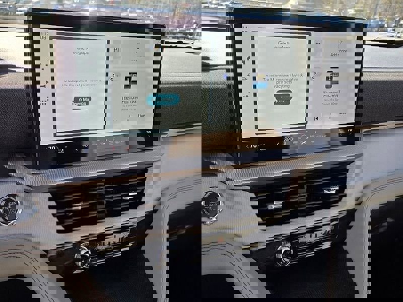 Used 2025 Ford Explorer Active w/ Active Comfort Package image 23