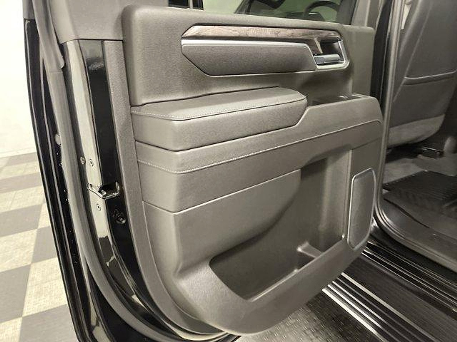 Used 2025 Chevrolet Silverado 2500 LTZ w/ LTZ Plus Package AWD/4WD image 11