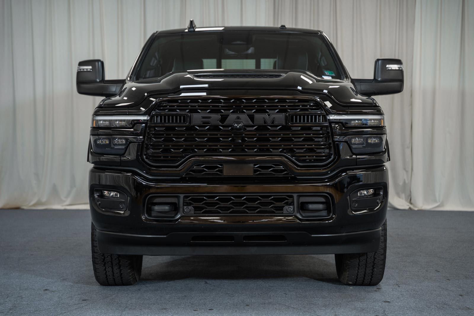 Used 2025 RAM 2500 Limited AWD/4WD image 2